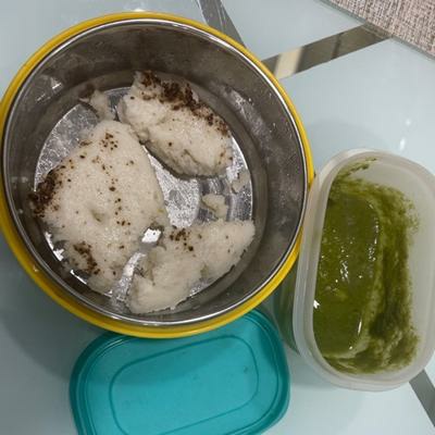 White gujarati dhokla